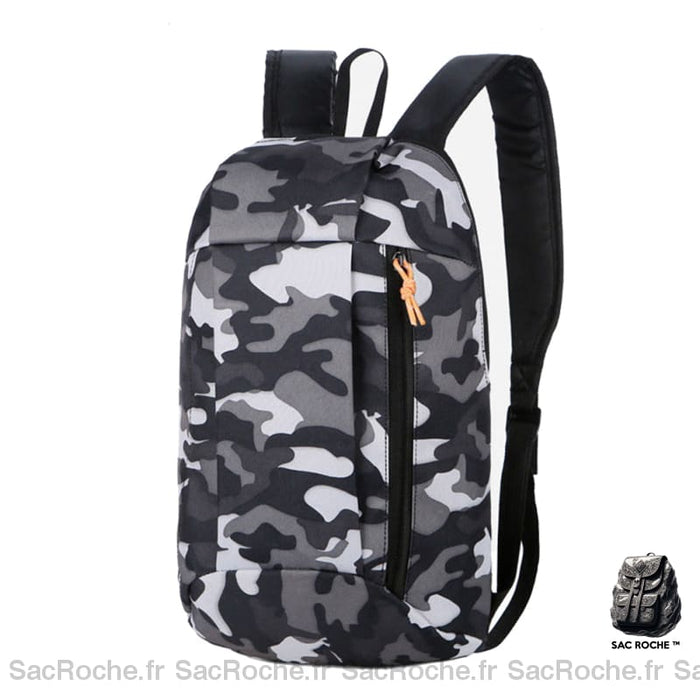 Sac à dos motif camouflage ultraléger pour randonnée gris et noir avec un fond blanc