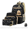 Sac à dos motif étoiles avec pendentif ours noir avec un fond blanc