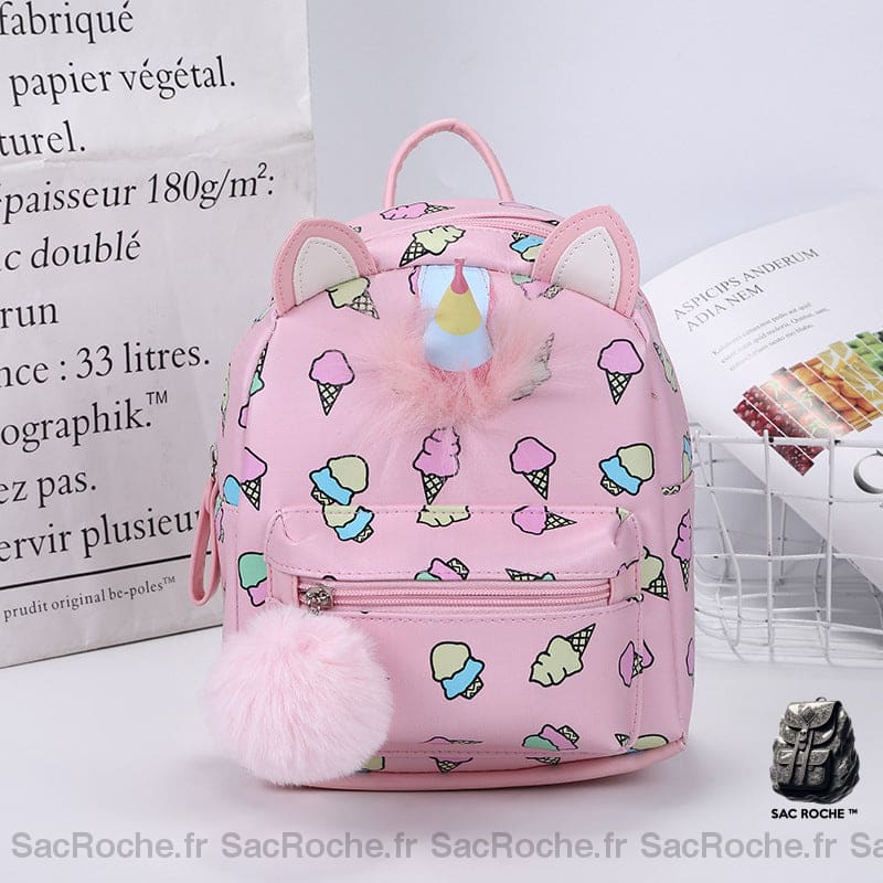 Mini sac à dos licorne motif glace au cornet rose avec un fond blanc avec un poster avec des lettres noir