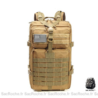 Grand sac à dos militaire de 50l beige avec un fond blanc
