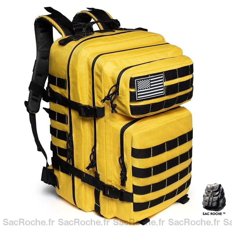 Sac à dos militaire de couleur jaune avec un fond blanc