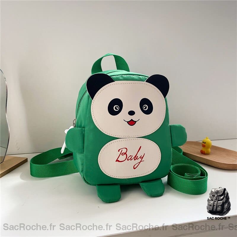 Petit sac à dos d'écolier panda vert avec un fond une table blanche