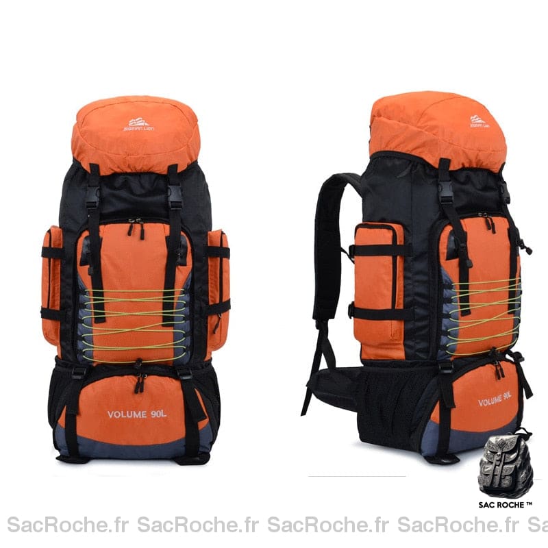 Très grand sac à dos de randonnée orange avec un fond blanc