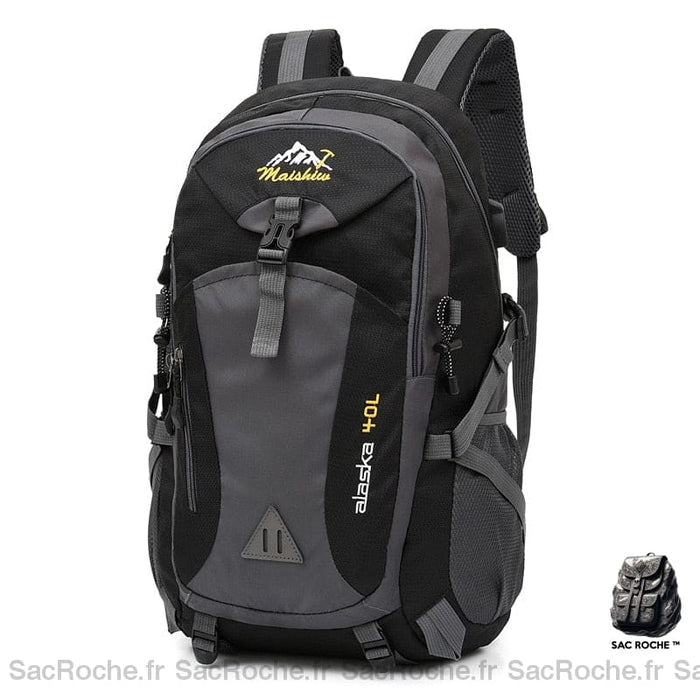 Sac à dos de randonnée avec port USB noir avec un fond blanc