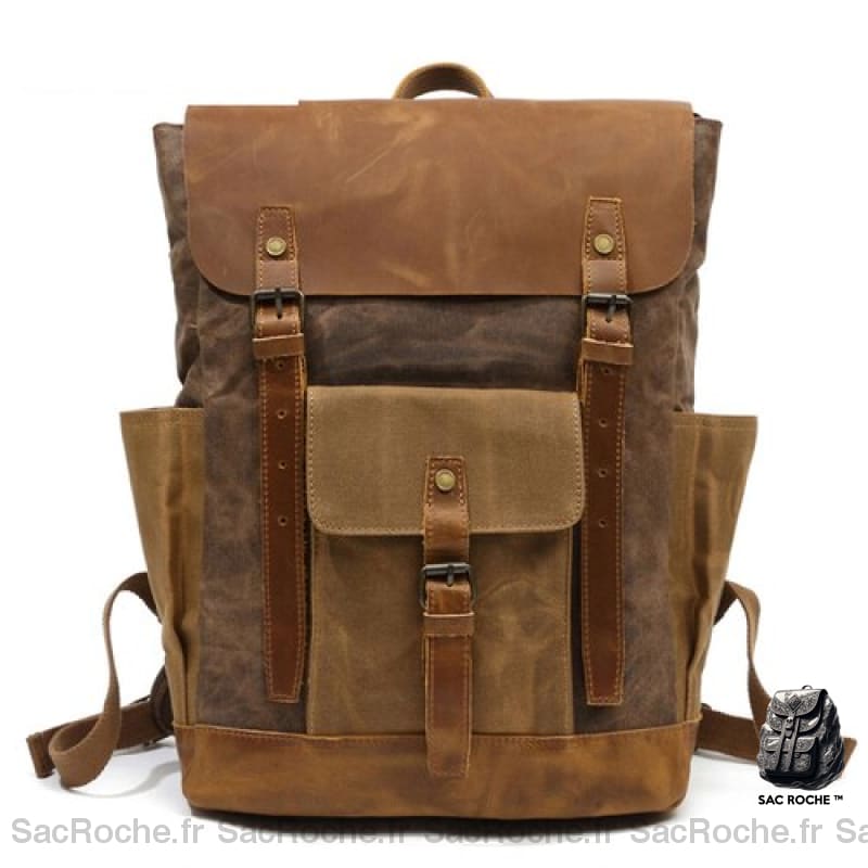 Sac à dos vintage en toile de cire marron avec un fond blanc