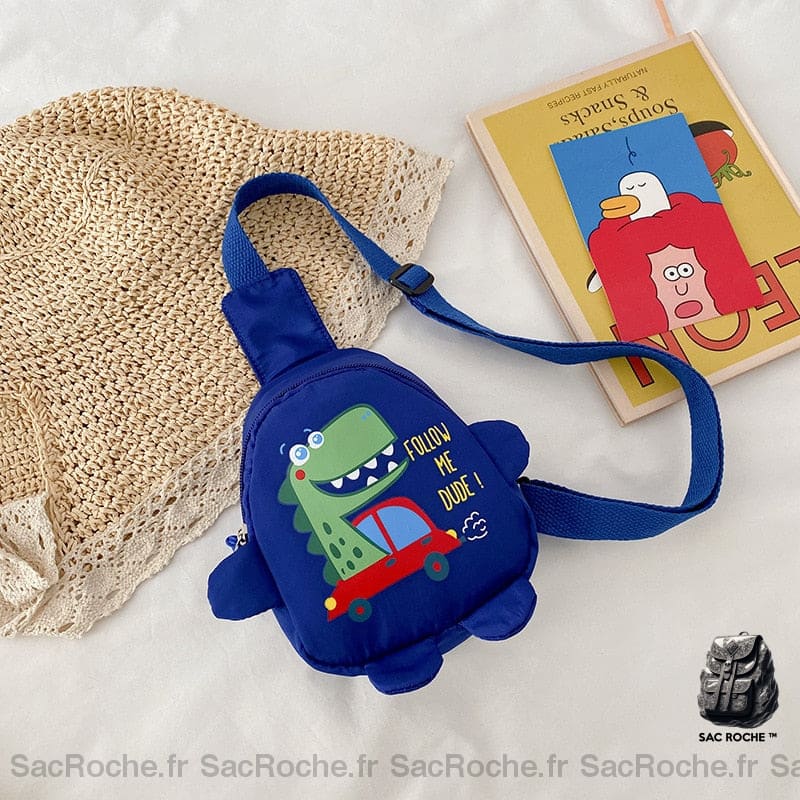 Sac de Maternelle petit dinosaure pour enfant avec chapeau de paille derrière et un livre