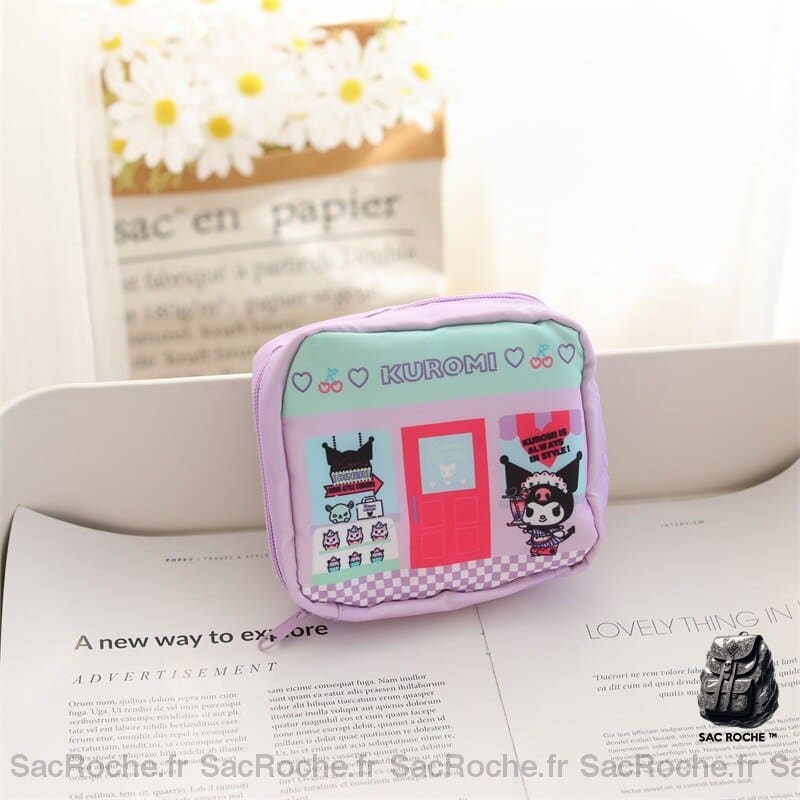 Sac de rangement serviettes hygiéniques pour femme sur une table