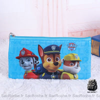 Trousse scolaire Pat'Patrouille bleue sur une table